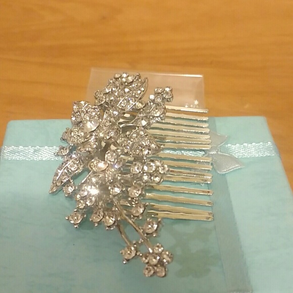 Bridal Silvertone Austrian Crystal Hair Comb main image 5